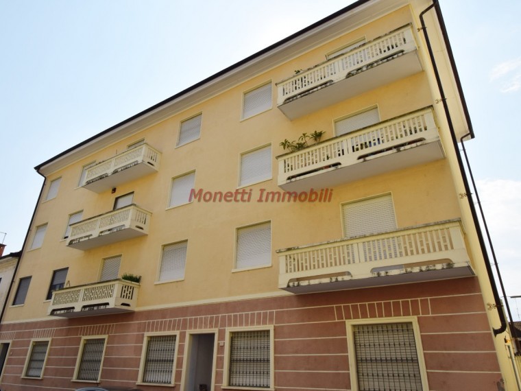 Pinerolo---Appartamento-trilocale-in-palazzina-ristrutturata