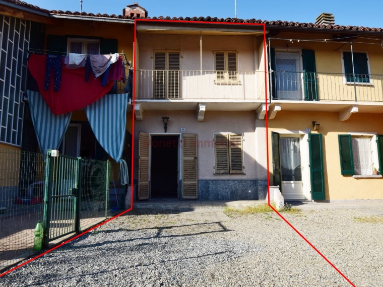 Villafranca-Piemonte-porzione-di-casa-con-cortile-e-locali-accessori