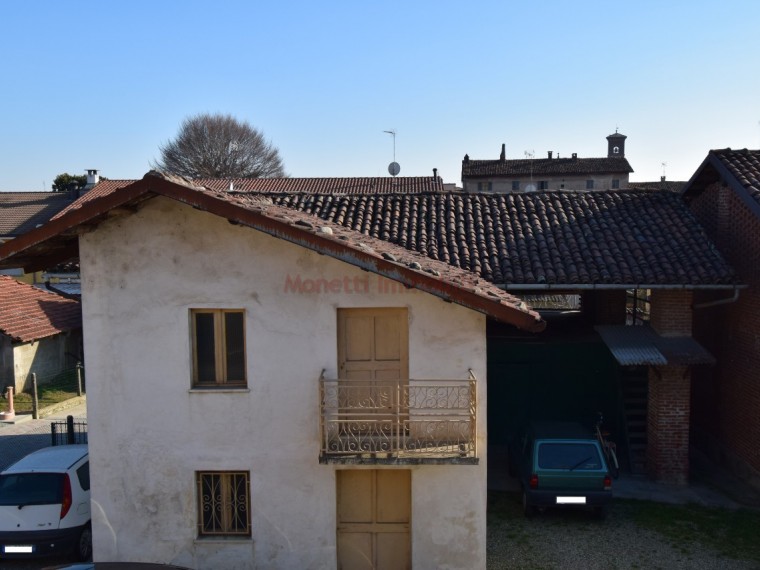 Villafranca-Piemonte-porzione-di-casa-con-cortile-e-locali-accessori