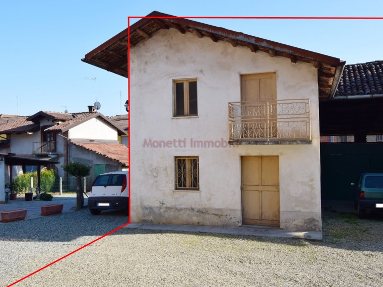 Villafranca-Piemonte-porzione-di-casa-con-cortile-e-locali-accessori